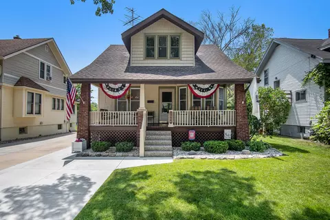 1004 Pennoyer Ave, Grand Haven, MI 49417