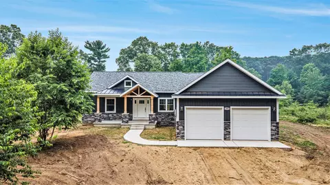 305 Mill Pond Rd, Whitehall, MI 49461