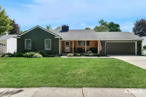 1742 Edgewood Ave SE, Grand Rapids, MI 49506
