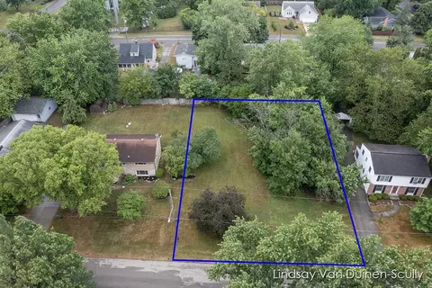 1735 Sherwood Dr SE, Grand Rapids, MI 49506