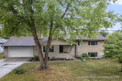 1745 Sherwood Dr SE, Grand Rapids, MI 49506