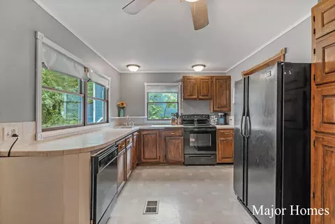 814 Pearl St, Belding, MI 48809 photo 7