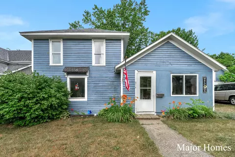 814 Pearl St, Belding, MI 48809