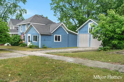 814 Pearl St, Belding, MI 48809 photo 2