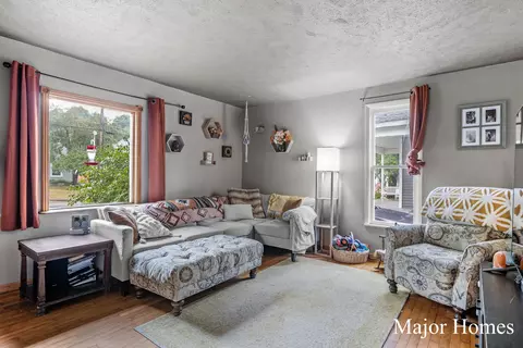 814 Pearl St, Belding, MI 48809 photo 5