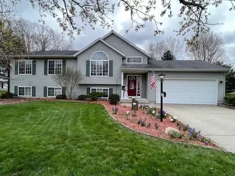 8204 Muscatay Grv, Rockford, MI 49341