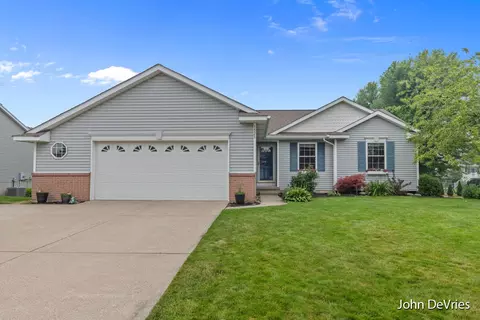 1521 Sunflower Way, Hudsonville, MI 49426