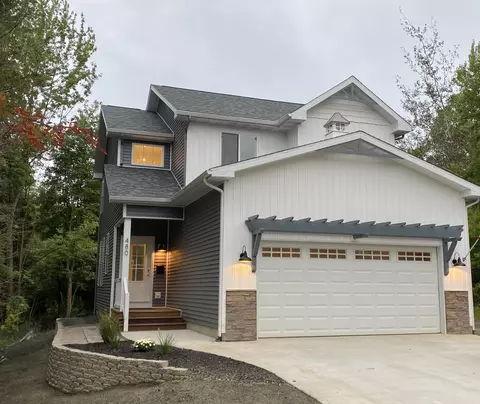 480 Mcmullan Way, South Haven, MI 49090