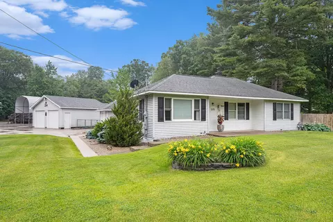 1375 E Hile Rd, Norton Shores, MI 49441