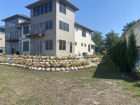 567 Macatawa Ave #14, Holland, MI 49423
