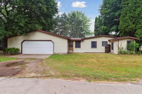 503 W Pine St, Edmore, MI 48829