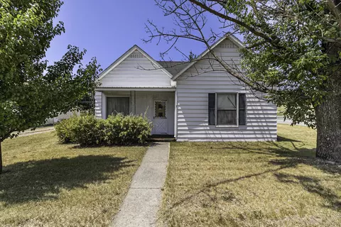 7 S Charles St, White Cloud, MI 49349