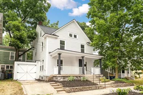 607 Hawthorne St NE, Grand Rapids, MI 49503
