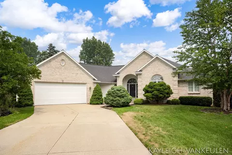 7806 Hidden Lake Dr, Hudsonville, MI 49426