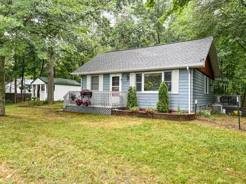 46614 Vine Ave, Bloomingdale, MI 49026