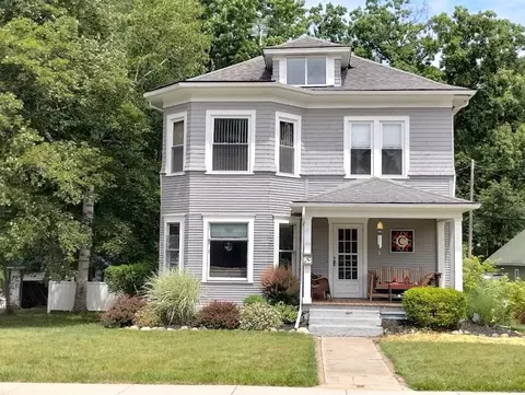 125 Grove Ave, Imlay City, MI 48444