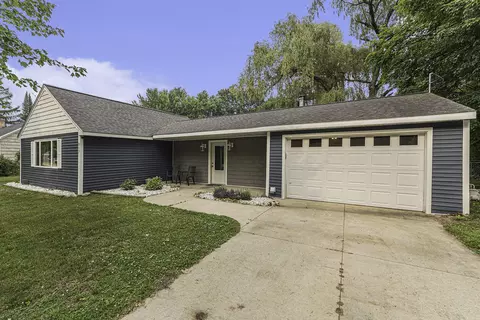 917 Peach St, Whitehall, MI 49461