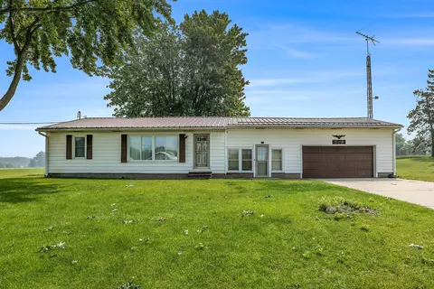 6752 Bingham Ave, Newaygo, MI 49337