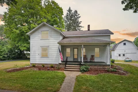 1407 Water St, Eaton Rapids, MI 48827