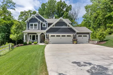 5454 Canyon River Dr NE, Ada, MI 49301