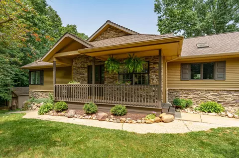 6874 Amelia Dr, Vicksburg, MI 49097
