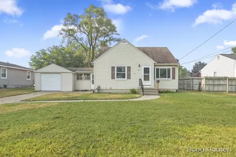 606 Oakcrest St SW, Wyoming, MI 49509