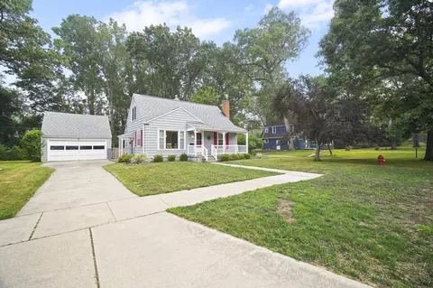 811 Briarcliff Rd, Jackson, MI 49203