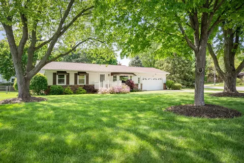 5642 Juanita Dr SE, Kentwood, MI 49508