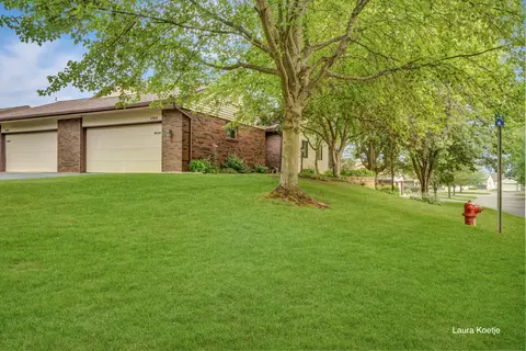 6984 Holly Hill Ct SW, Byron Center, MI 49315