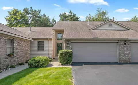 2316 S Highland View Cir SE, Grand Rapids, MI 49506