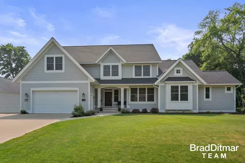 2424 Arundel Rd SE, East Grand Rapids, MI 49506