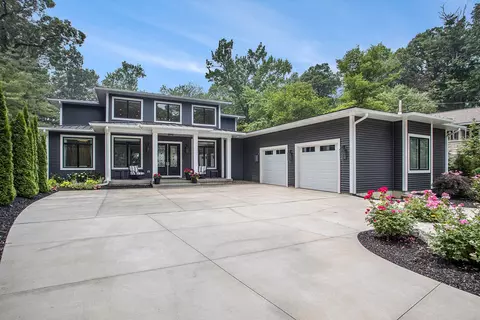 2878 Burlington Dr, Hickory Corners, MI 49060