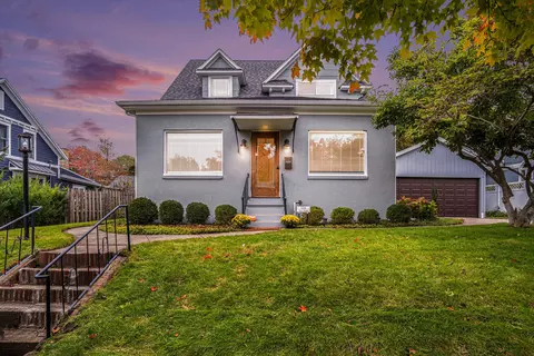 506 Lake Ave, Grand Haven, MI 49417