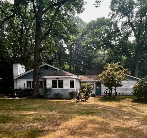 2716 Memorial Dr, Muskegon, MI 49445