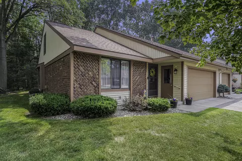 458 Cherry Ln, Holland, MI 49424