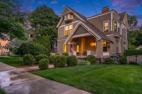 546 Wealthy St SE, Grand Rapids, MI 49503