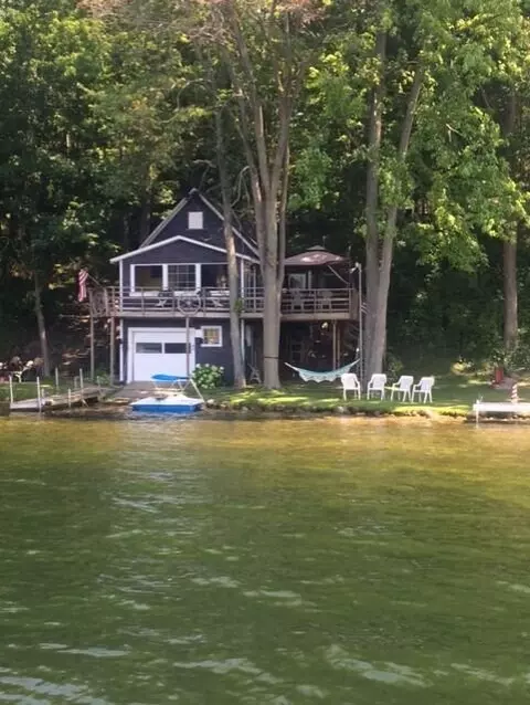 551 Lake Dr, Six Lakes, MI 48886