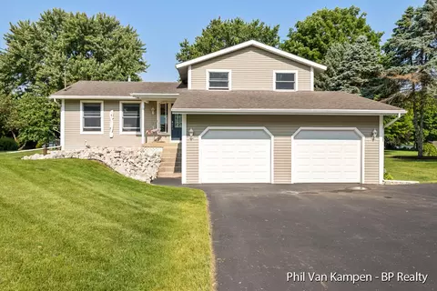 6881 N Noffke Dr, Caledonia, MI 49316