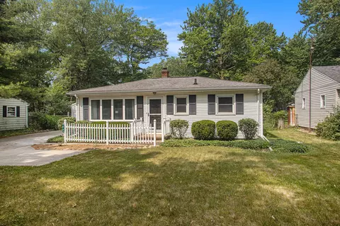 517 Brewer St, Marshall, MI 49068 photo 2