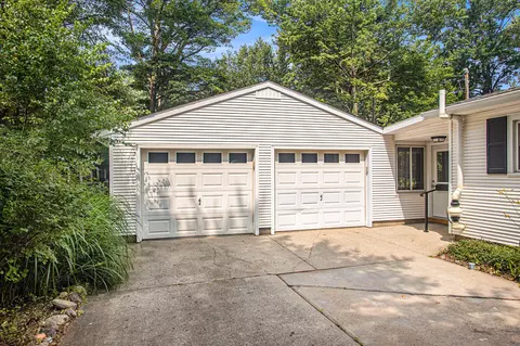 517 Brewer St, Marshall, MI 49068 photo 3