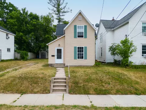 818 Flat St NE, Grand Rapids, MI 49503