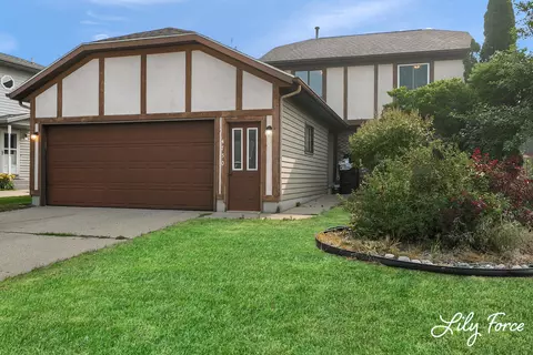 4750 Southstone Dr SE, Kentwood, MI 49548