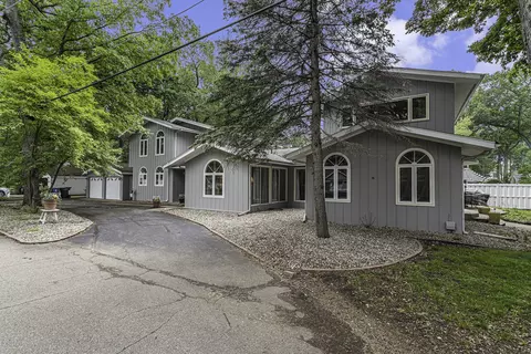 46107 Ely Ave, New Buffalo, MI 49117