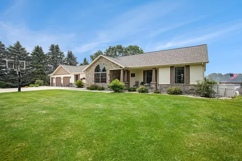 5355 Clifford Ct NW, Stanton, MI 48888