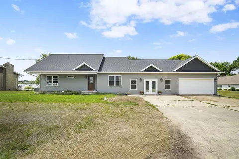 8616 Lake Dr, Springport, MI 49284