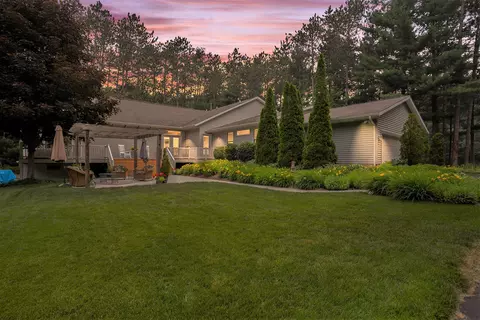 13489 Redbird Ln, Grand Haven, MI 49417