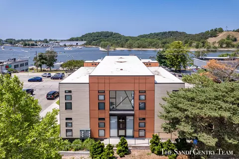 218 S Harbor Dr #301, Grand Haven, MI 49417