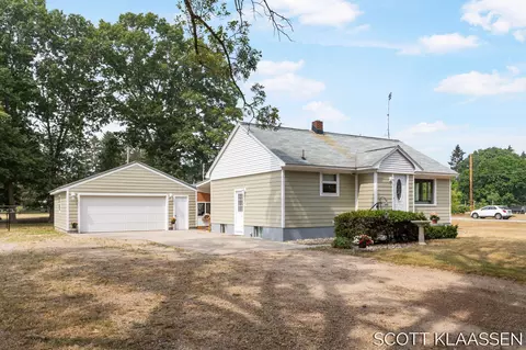 15619 Robbins Rd, Grand Haven, MI 49417
