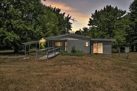 505 Burton Dr, Allegan, MI 49010