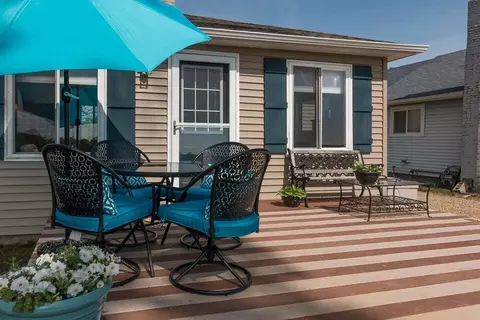 68608 Douglas Dr, Paw Paw, MI 49079